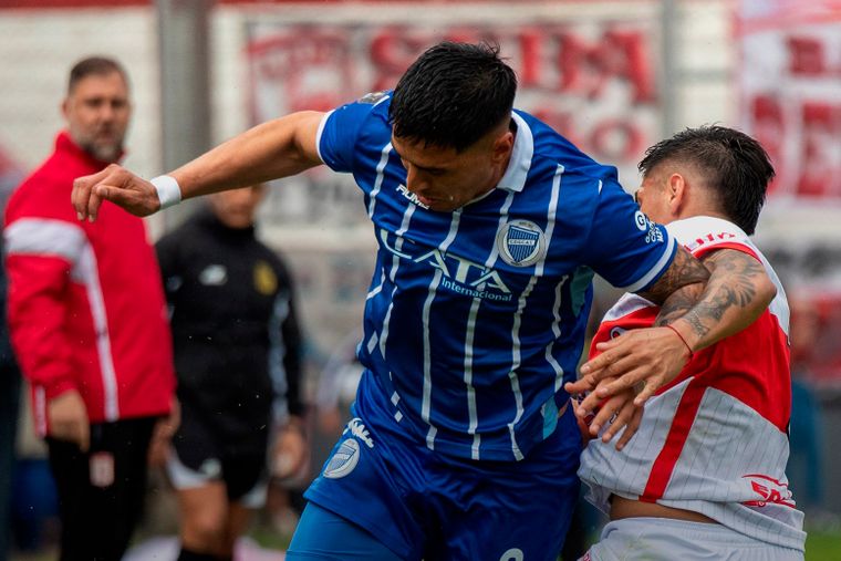 Godoy Cruz se hizo fuerte como visitante frente a Deportivo Morón. Godoy Cruz se hizo fuerte como visitante frente a Deportivo Morón.