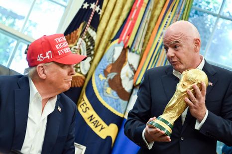 Donald Trump y Gianni Infantino confirmaron el día y sede del sorteo del Mundial 2026. Donald Trump y Gianni Infantino confirmaron el día y sede del sorteo del Mundial 2026.