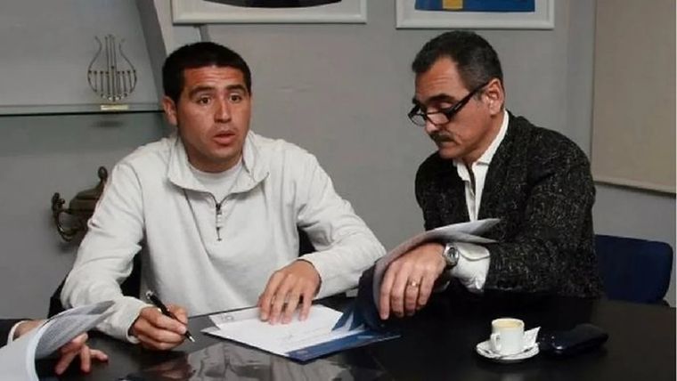 Daniel Bolotnicoff junto a Juan Román Riquelme. Daniel Bolotnicoff junto a Juan Román Riquelme.