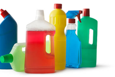 Convierte los envases de desinfectante para pisos en herramientas útiles. Foto: iStock