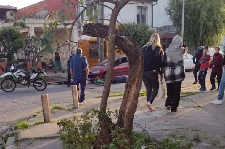 El crimen ocurrió el lunes por la tarde en el cruce de las calles Coronel Burela y General Donovan Foto: NA