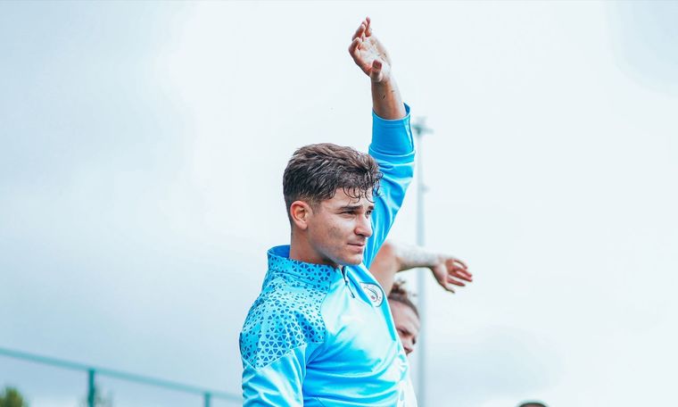 Julián Álvarez entrena en Japón con el Manchester City. Foto: Manchester City