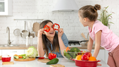 En un contexto económico desafiante, más del 60% de los consumidores latinoamericanos están adoptando un enfoque financiero prudente, que prioriza compras prácticas y selectivas.  Foto: Shutterstock