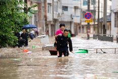 El Departamento Provincial de Manejo de Emergencias de Guizhou trabaja para evacuar a los damnificados. 