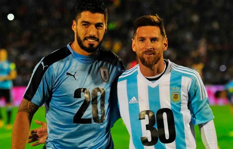 Messi y Suárez Messi y Suárez habían confirmado la candidatura para el Mundial 2030 en 2017.