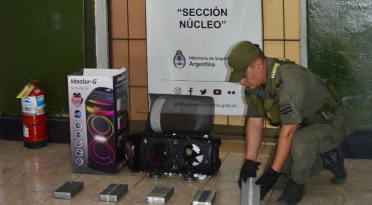 El dispositivo y la cocaína eran trasladados en un tour de compras.  Foto: Gendarmería Nacional