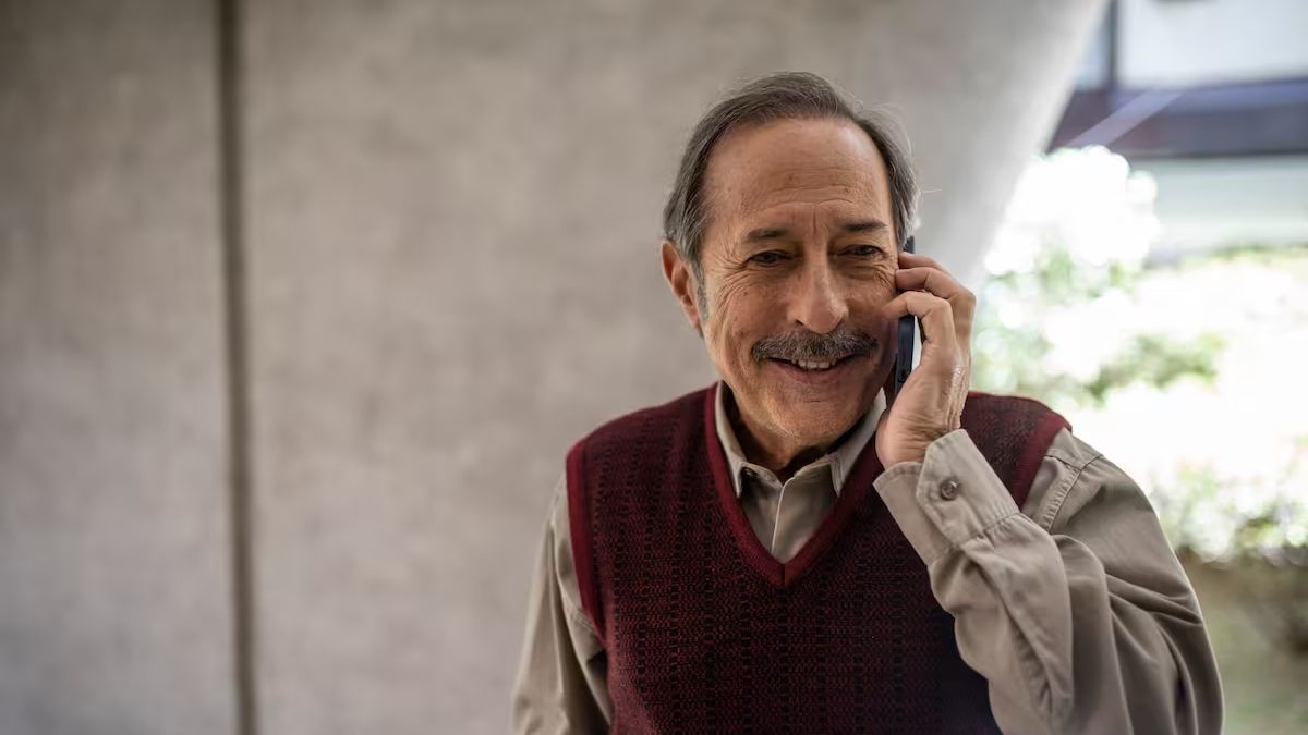 Guillermo Francella posó con su estatua de Eliseo y una placa despertó las alarmas sobre el desenlace de la serie El Encargado