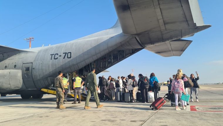 El primer contingente de argentinos evacuados de Israel Foto: Noticias Argentinas