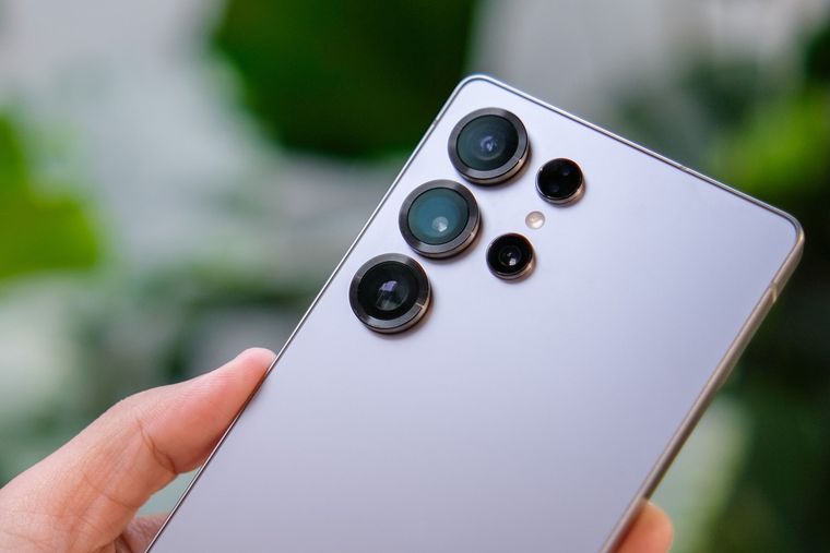 Fabricantes chinos integrarán antes los sensores de cámara de Samsung, mientras los Galaxy esperan su turno. Fabricantes chinos integrarán antes los sensores de cámara de Samsung, mientras los Galaxy esperan su turno.