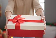 El peso simbólico de los regalos en la cultura popular. El peso simbólico de los regalos en la cultura popular.