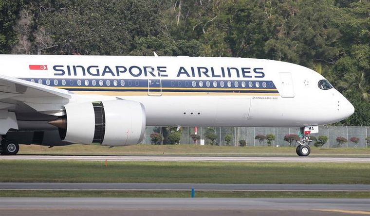 La nave pertenece a la compañía Singapur Airlines. Foto: Efe.