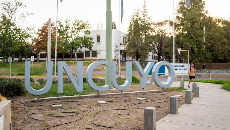 La preinscripción para los colegios secundarios de la UNCuyo comienza hoy y se extenderá hasta el 9 de mayo Foto: Santiago Tagua/MDZ