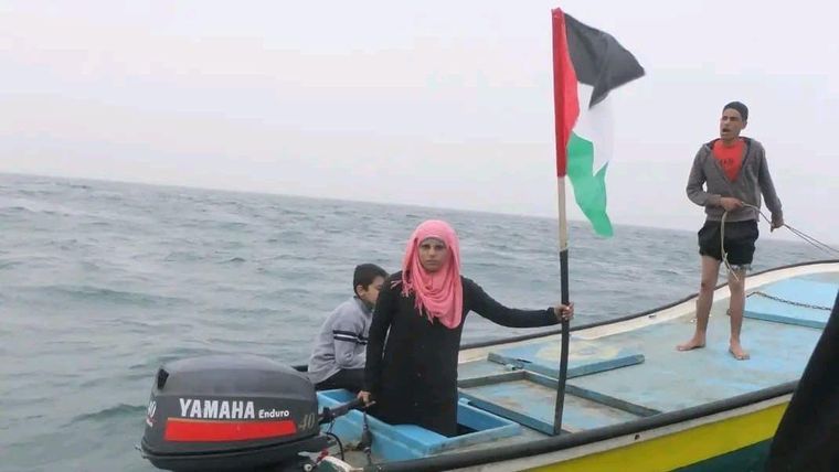 La pescadora de Gaza Madleen Kullab, quien inspiró el nombre del barco en el que viajaron Greta Thunberg y otros activistas.