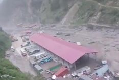 las lluvias monzonicas dejaron decenas de muertos en pakistan e india, y heridos en china