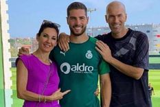 Luca Zidane junto a sus padres, Véronique y Zinedine.