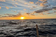 El último amanecer. Foto: Tripulación del Caoba. El último amanecer. Foto: Tripulación del Caoba.