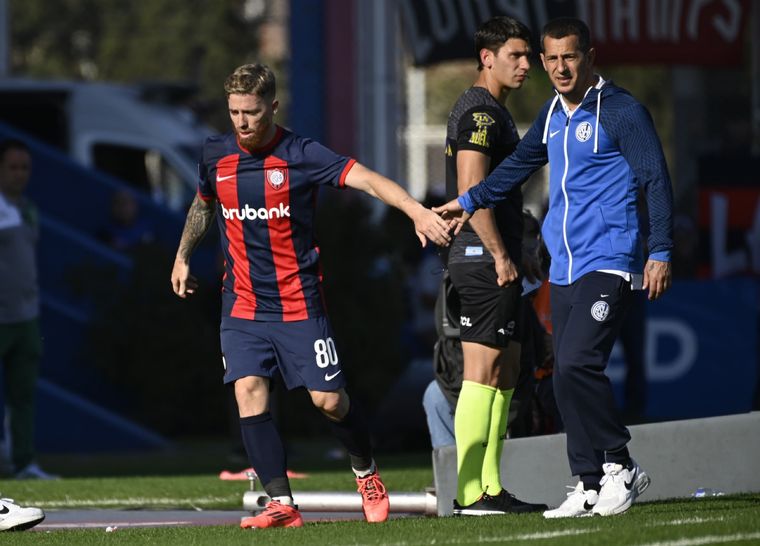 El DT no dudó en elogiar al español. Foto: FotoBaires