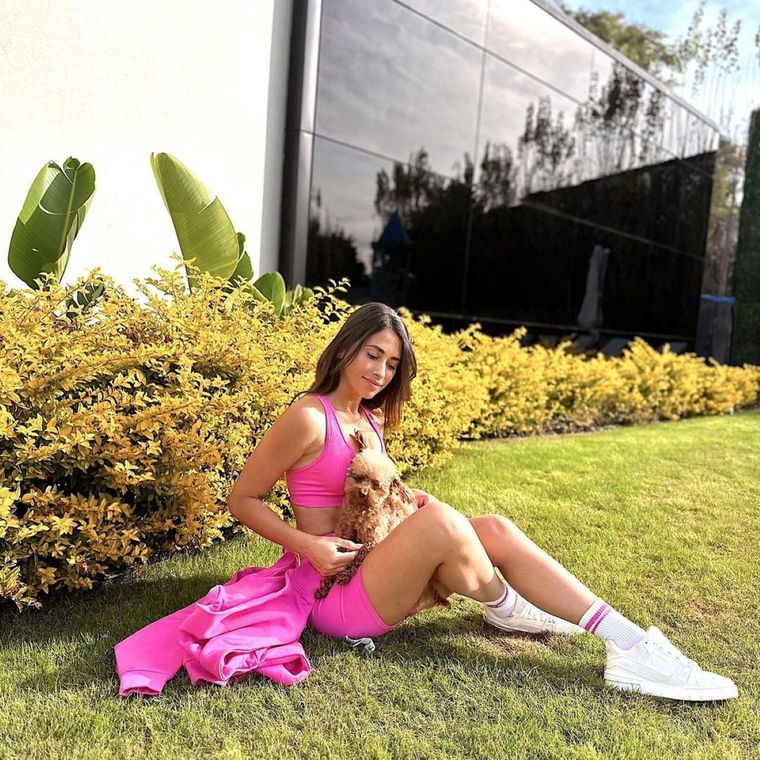 Viste opciones deportivas similares a las de Antonela Roccuzzo en sus fotos de bienvenida al verano Foto: Instagram