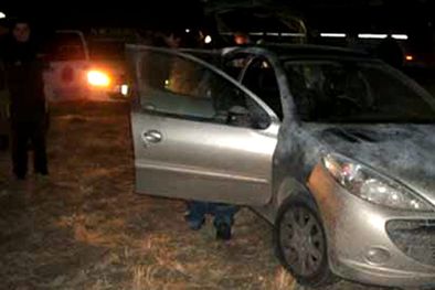 MDZol | El vehículo, la noche que apareció abandonado y cerrado en La Pampa. Foto: Gentileza Diario La Reforma