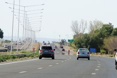 El Acceso Sur cuenta con pocos puentes y pasarelas desde Luján hacia Guaymallén Foto: ALF PONCE MERCADO / MDZ El Acceso Sur cuenta con pocos puentes y pasarelas desde Luján hacia Guaymallén Foto: ALF PONCE MERCADO / MDZ