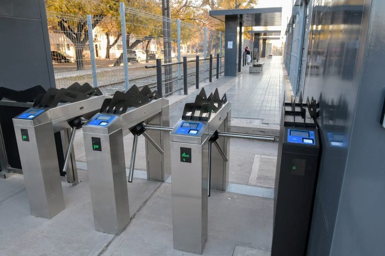 Los molinetes cuentan con un sistema antisalto Los molinetes cuentan con un sistema antisalto