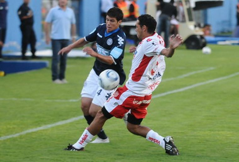 La Lepra sigue sin poder ganar de local. Foto: Alf Ponce / MDZ