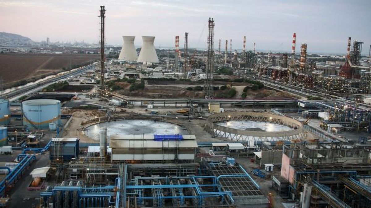 Alerta en Israel: Irán bombardeó una planta química en Beerseba y temen una fuga de amoníaco