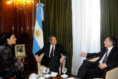 MDZol | Archivo: Cobos con macri y Michetti. Foto: Prensa Senado