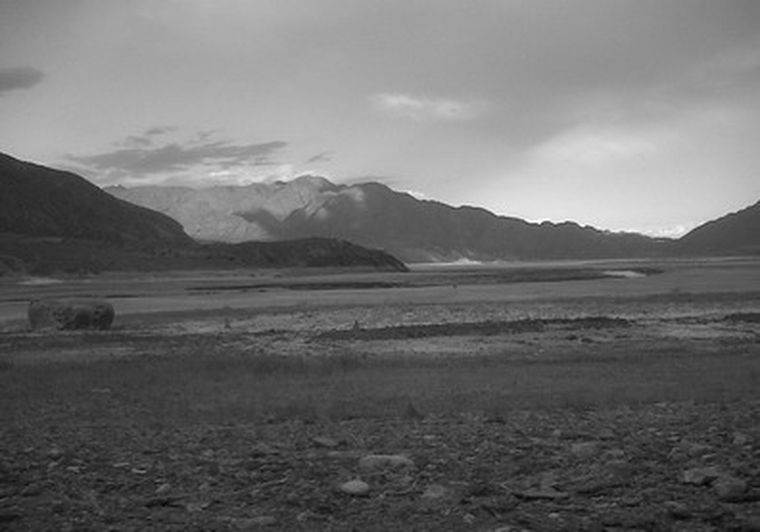Imagen desoladora de un sector del dique Potrerillos.