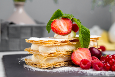 Secretos para un perfecto milhojas con crema pastelera y frutas rojas Foto: Shutterstock