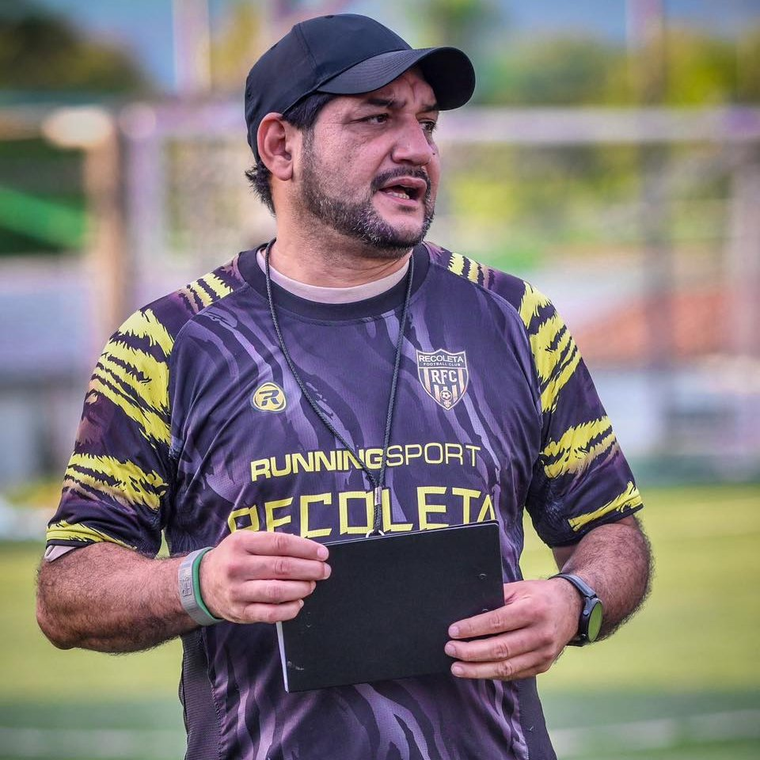 Jorge González, entrenador de Recoleta FC, llenó de elogios a San Lorenzo. Jorge González, entrenador de Recoleta FC, llenó de elogios a San Lorenzo.