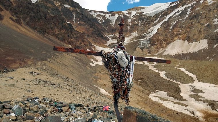 La cruz, en el lugar de los hechos (Foto Ulises Naranjo). Foto: Ulises Naranjo