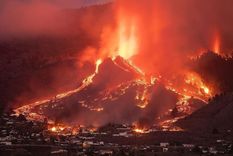 Foto del volcán en erupción Foto: Saúl Santos
