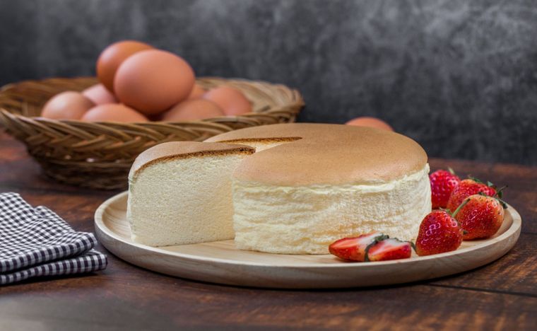 Pastel esponjoso de queso crema Una receta increíble de pastel de queso crema que te encantará. Foto: Shutterstock