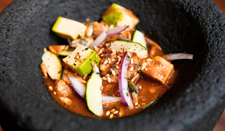 Cada región adapta la receta según los chiles disponibles y el nivel de picante preferido. Cada región adapta la receta según los chiles disponibles y el nivel de picante preferido.