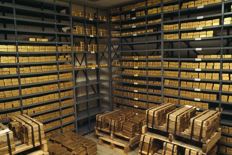 Lingotes y más lingotes. Varios países emergentes están acumulando más del 20% de sus reservas totales, lo que según les da mayor confiabilidad ante los inversores.