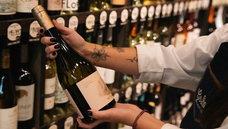 Mejoran las exportaciones de vino y el sector se esperanza con giro positivo. Foto: Santiago Tagua/MDZ