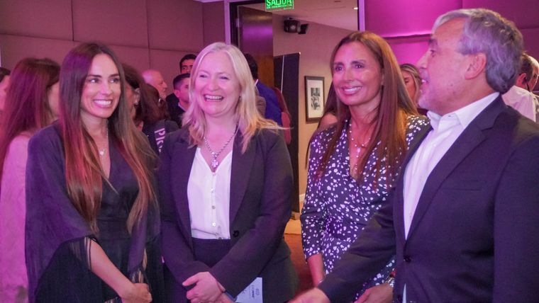 La artista Florencia Aise, la vicegobernadora Heber Casado, Marcela Gazali y Roberto Fiochi. La artista Florencia Aise, la vicegobernadora Heber Casado, Marcela Gazali y Roberto Fiochi.