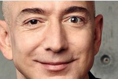Jeff Bezos es un empresario y magnate estadounidense, fundador de la empresa de Amazon. Foto: : https://m.media-amazon.com/images/M/MV5BYTNlOGZhYzgtMmE3OC00Y2NiLWFhNWQtNzg5MjRhNTJhZGVmXkEyXkFqcGdeQXVyNzg5MzIyOA@@._V1_.jpg