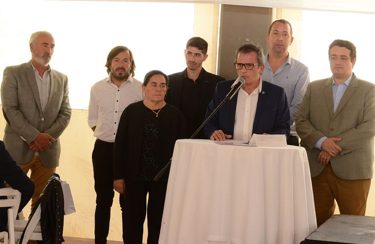 Autoridades del Consejo Directivo del Colegio de Agrimensura de Mendoza en la celebración por el Día de la Agrimensura.