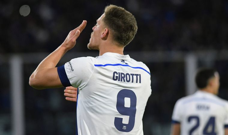 Girotti celebra el tanto del triunfo. Foto: FotoBaires