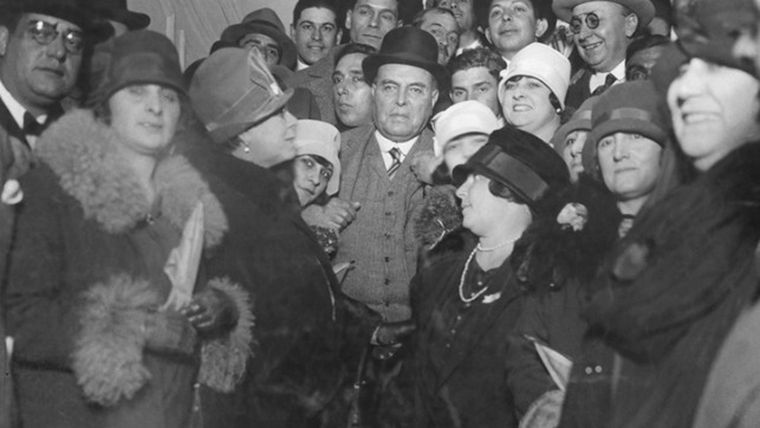 Se cumplió, a principios de este invernal mes que marca el inicio del segundo semestre, un año más del fallecimiento del presidente Yrigoyen. Se cumplió, a principios de este invernal mes que marca el inicio del segundo semestre, un año más del fallecimiento del presidente Yrigoyen.