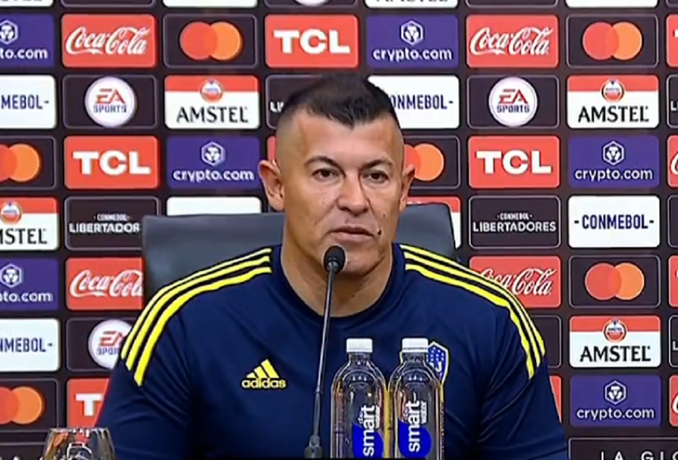 El DT habló ante los micrófonos.