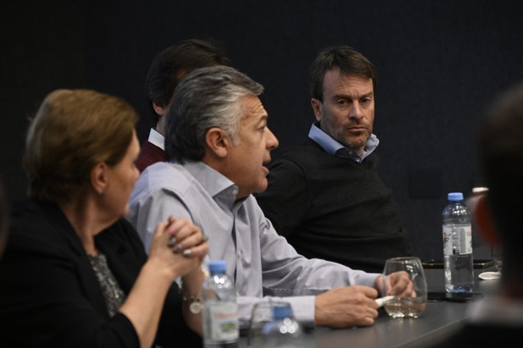 Lisandro Nieri y Alfredo Cornejo. El exministro de Hacienda fue fulminante con el acuerdo firmado con el FMI. Foto: UCR Mendoza