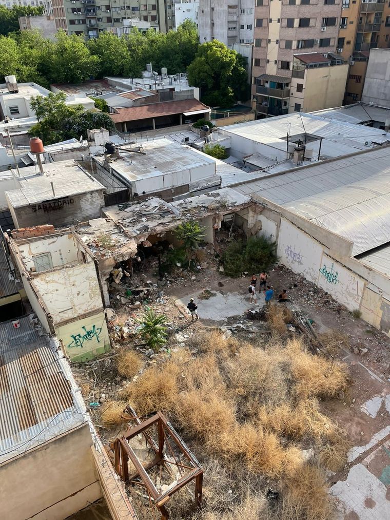 Así se encuentra el terreno baldío en el centro de la ciudad.
