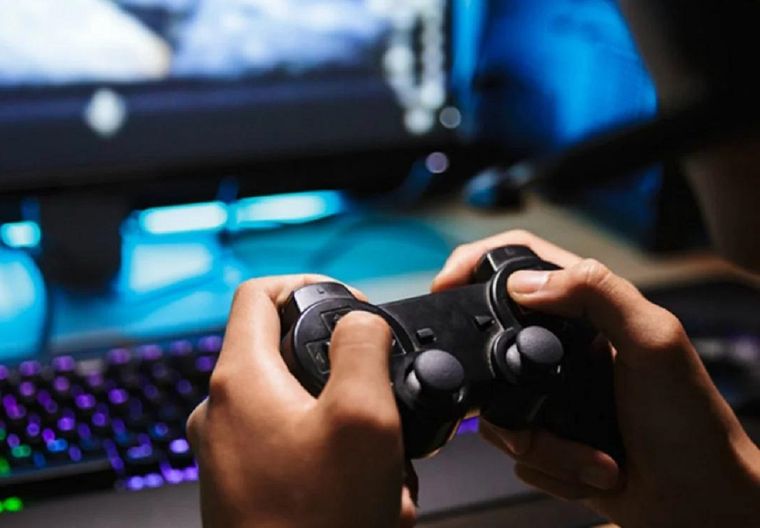 Uno de los síntomas más comunes de esta adicción es descuidar otras actividades importantes como estudiar, hacer la tarea, las relaciones con otros niños y el autocuidado.