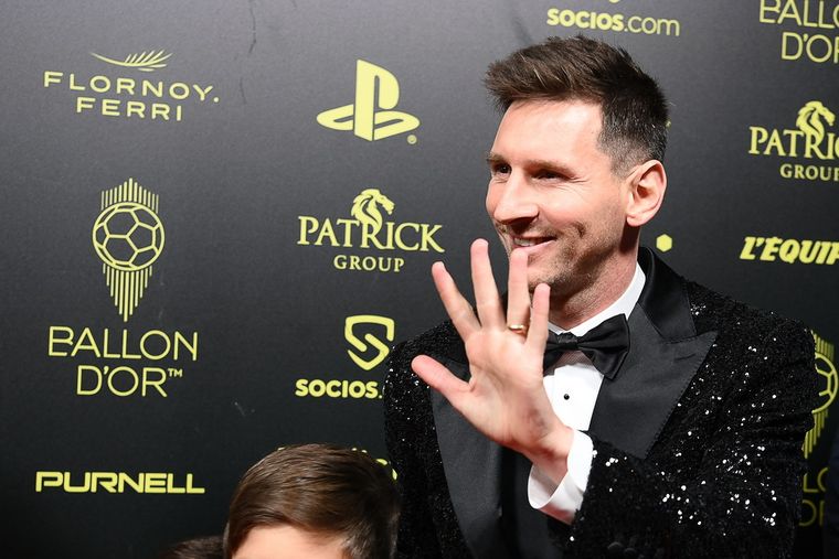 Tras ganar el Balón de Oro, Messi sigue sumando premios a sus vitrinas Foto: Télam