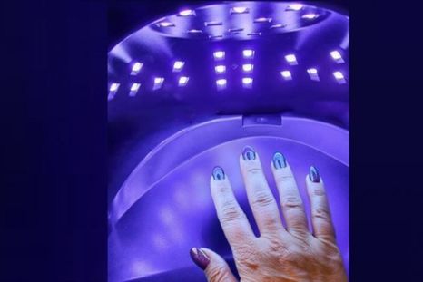 Las lámparas de secado de esmalte semipermanente son dispositivos formados por una fuente de luz LED. Foto: Conicet Las lámparas de secado de esmalte semipermanente son dispositivos formados por una fuente de luz LED. Foto: Conicet