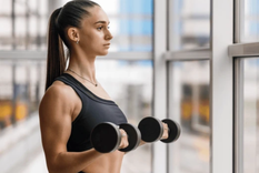 cómo trabajar los biceps Foto: Sergii Kumer (Dreamstime)