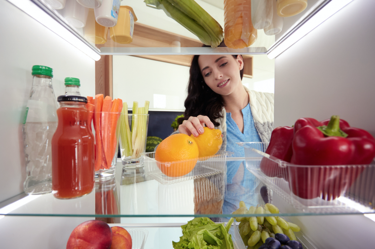 Hay alimentos que no deben guardarse en la heladera porque pierden sus propiedades y se echan a perder. Foto: Shutterstock.